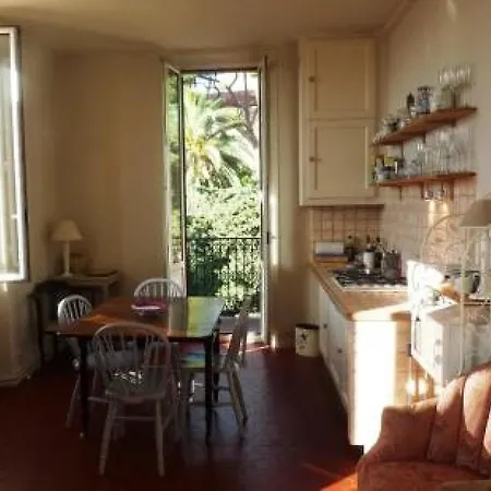 Old Town Charming Balcony Apartment *