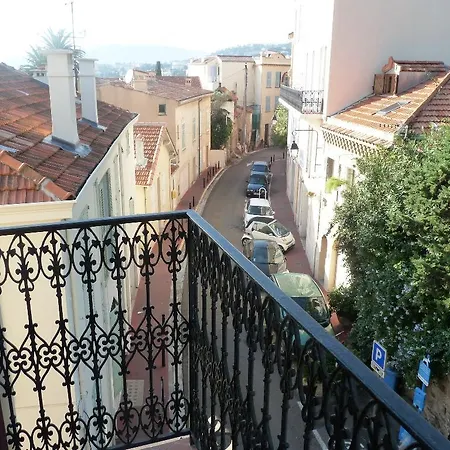 Old Town Charming Balcony Apartment