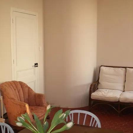 Appartamento Charming 2 Bed With Balcony Located In Old Town Easy Walk To The Palais And Beaches 120 *