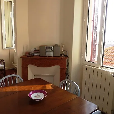 Charming 2 Bed With Balcony Located In Old Town Easy Walk To The Palais And Beaches 120 Appartamento *