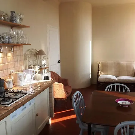 Appartamento Charming 2 Bed With Balcony Located In Old Town Easy Walk To The Palais And Beaches 120