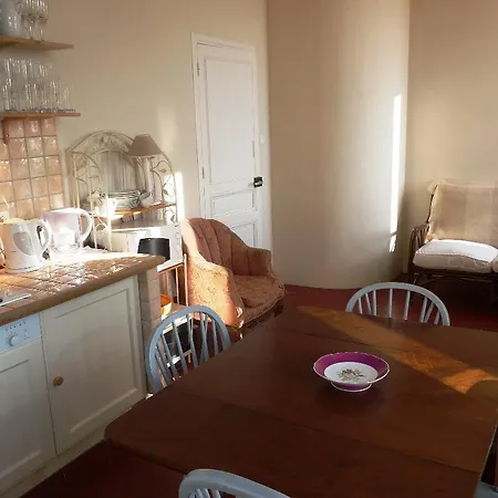 Appartamento Charming 2 Bed With Balcony Located In Old Town Easy Walk To The Palais And Beaches 120 *