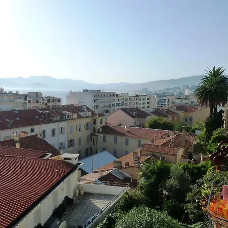 Charming 2 Bed With Balcony Located In Old Town Easy Walk To The Palais And Beaches 120 Appartamento